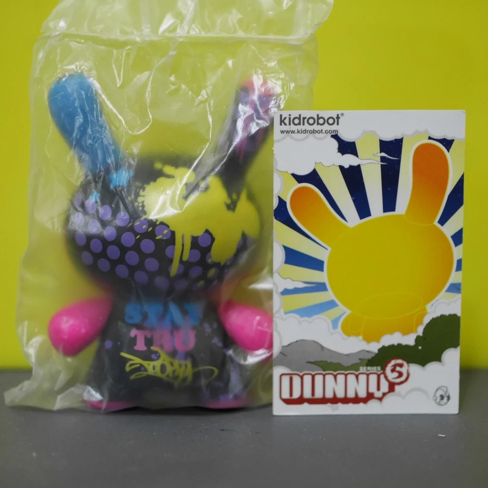 Kidrobot 3"Dunny 2008 Series 5 Stay Tru Toofly NYC Vinyl Figure MIB - Image 2 of 3