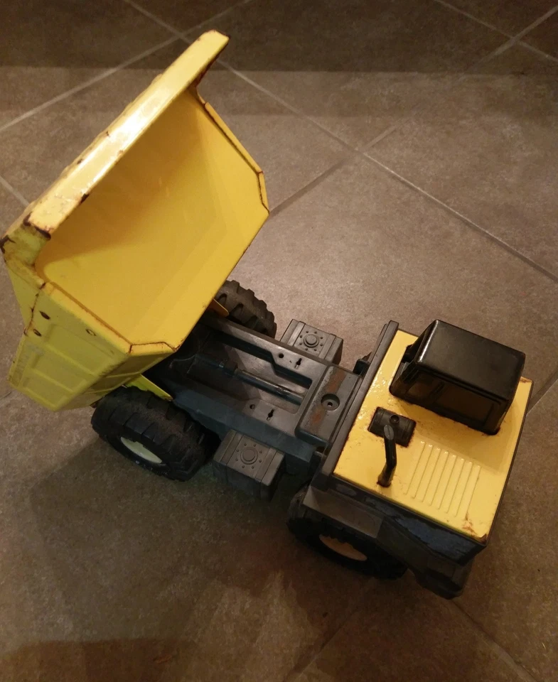 TONKA DUMP TRUCK AND BACKHOE TRENCHER 1999 HASBRO — 第 3/4 张图片