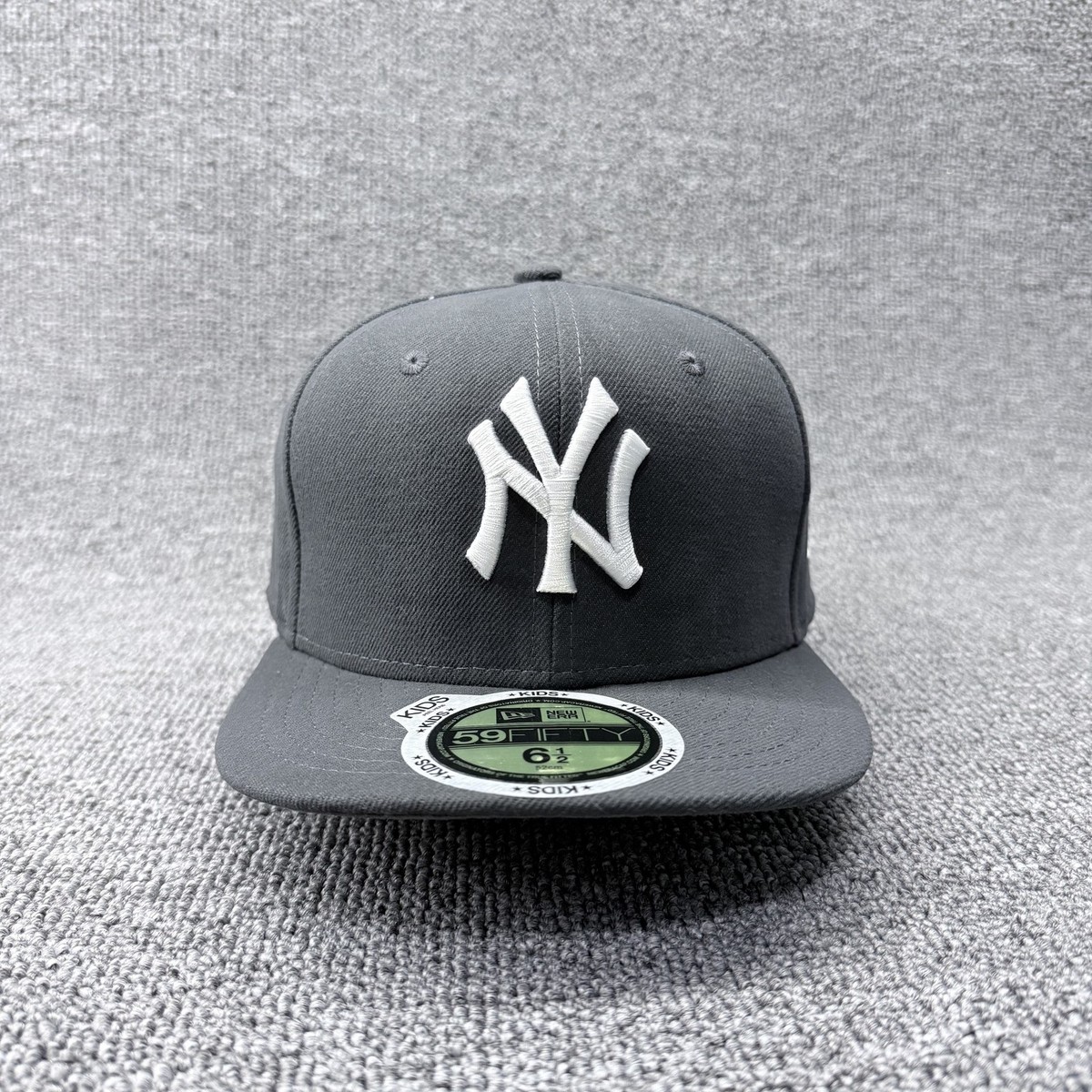 New Era 59FIFTY New York Yankees Gray Basic Fitted Hat Kids Size 6 1/2 52cm