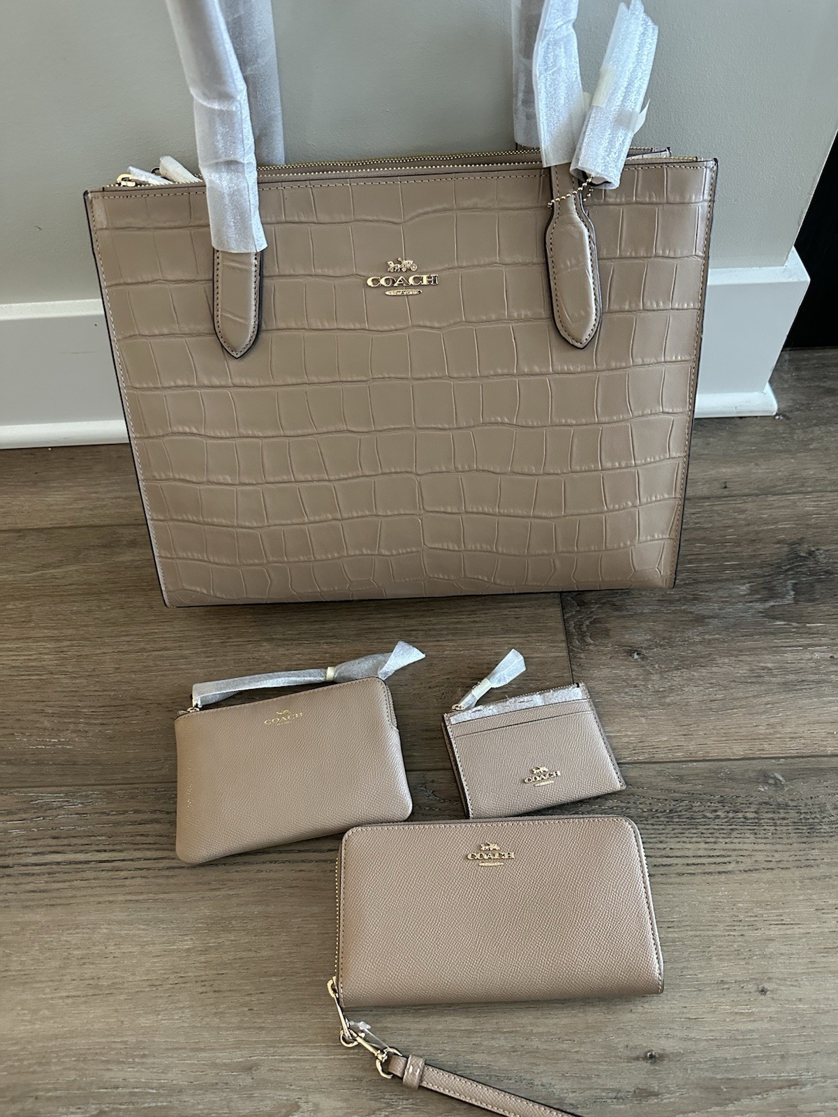 NWT Coach Leather Purse & Wallets Four Piece Set! Taupe & Gold, Nina Croc Tote!