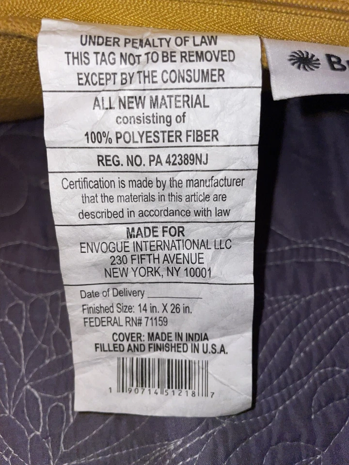 Almohada decorativa BROYHILL 14”x26” de gran tamaño estilo lumbar “Crazy Family” amarilla Foto 4 de 4