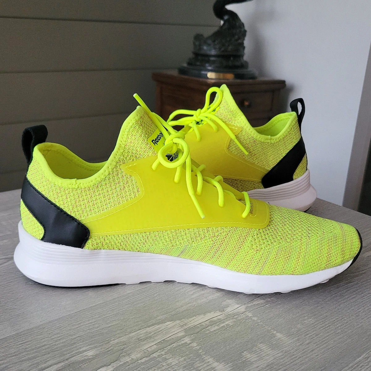 Reebok zoku runner mens top gold