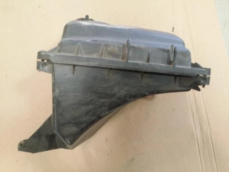 04 PONTIAC GTO 81k 5.7L LS1 6spd OEM USED Air Cleaner Box Assembly 15552 - Image 3 of 4