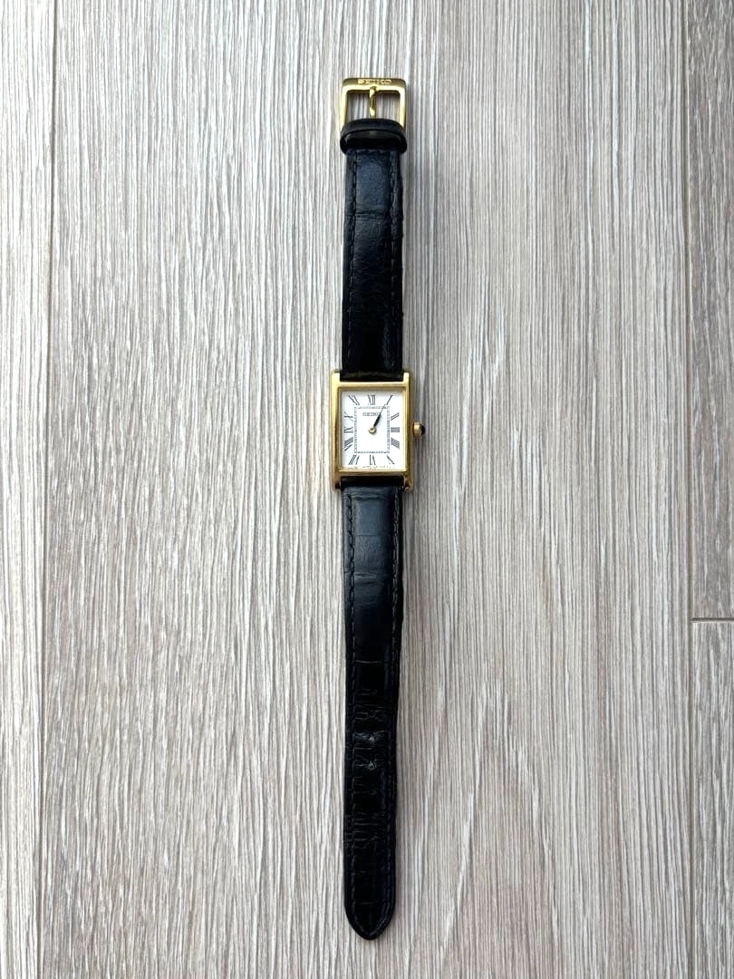 SEIKO Selection Reloj Damas Oro Tanque Cuadrado Cuarzo 4N30-00H0 Con Caja