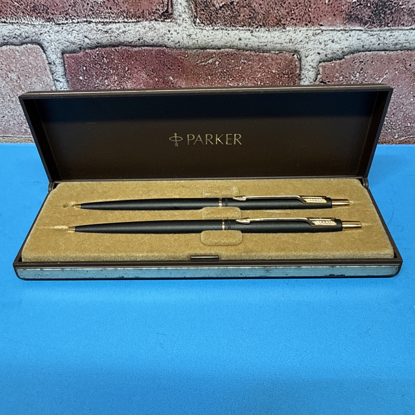 Vintage Parker Classic Matte Black/Gold Trim Ball Pen & Mechanical Pencil Set