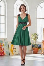Women’s Flowy Green Pleated Dress w/ Black Lace Details (Sz Small)