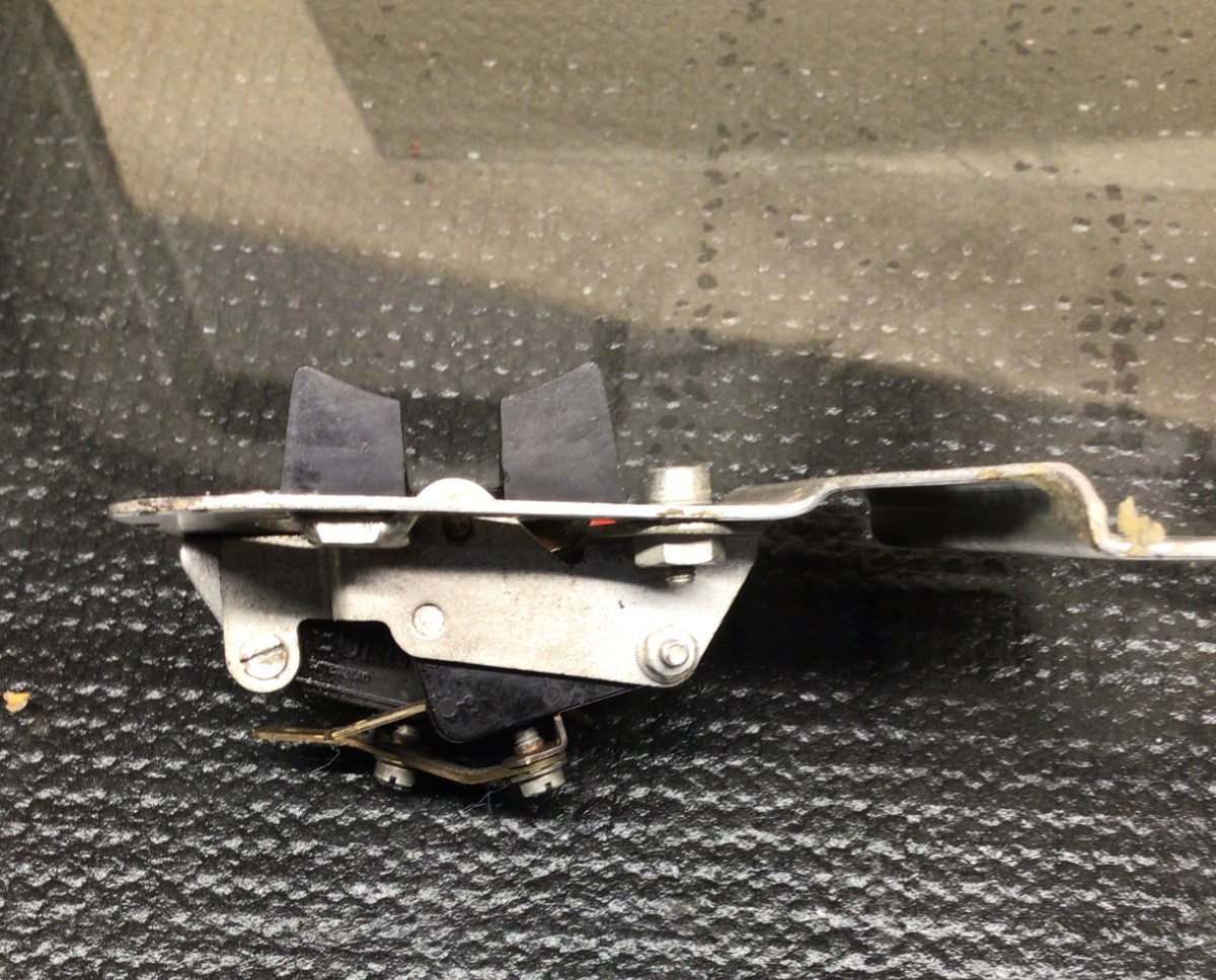 1966 - 1980 Rolls Royce Silver Shadow Wraith II Front Left Door Lock Switch
