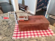The Pampered Chef Apple Peeler Corer Slicer + Wooden Stand 