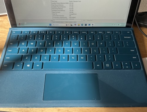 Microsoft Surface Pro 4, with detachable keyboard Intel i5, 4GB RAM 128 GB SSD - Picture 2 of 3