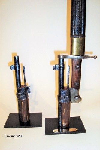 Support display stand for Carcano 1891 bayo. with wooden base and engraved plate - Foto 3 di 6