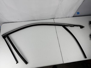 2021-24 JEEP GRAND CHEROKEE L FRONT RIGHT DOOR WINDOW GLASS RUN SEAL MOLDING OEM