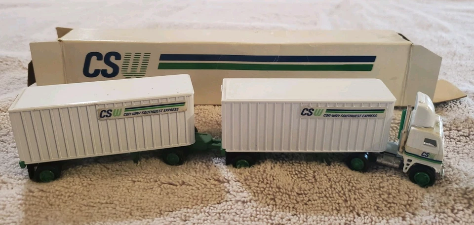 Remolque semirremolque diecast vintage. El remolque es un Con Way Southwest Express Foto 3 de 4