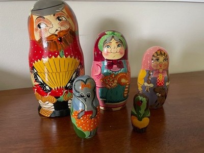 5-piece Russian nesting doll, ''The Gigantic Turnip'' folk tale