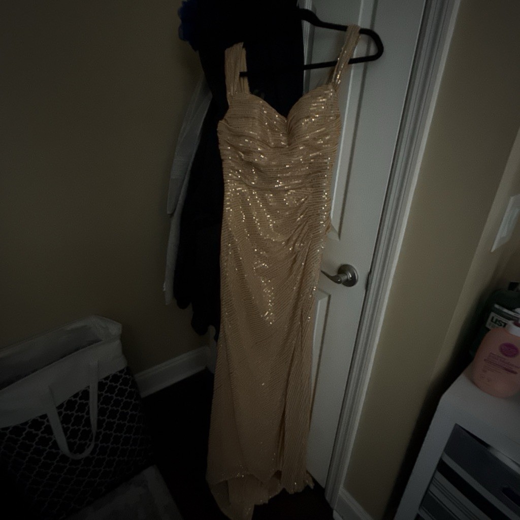 Women’s Gold Sequin Sweetheart Neck Sleeveless Long Formal Gown Size 8