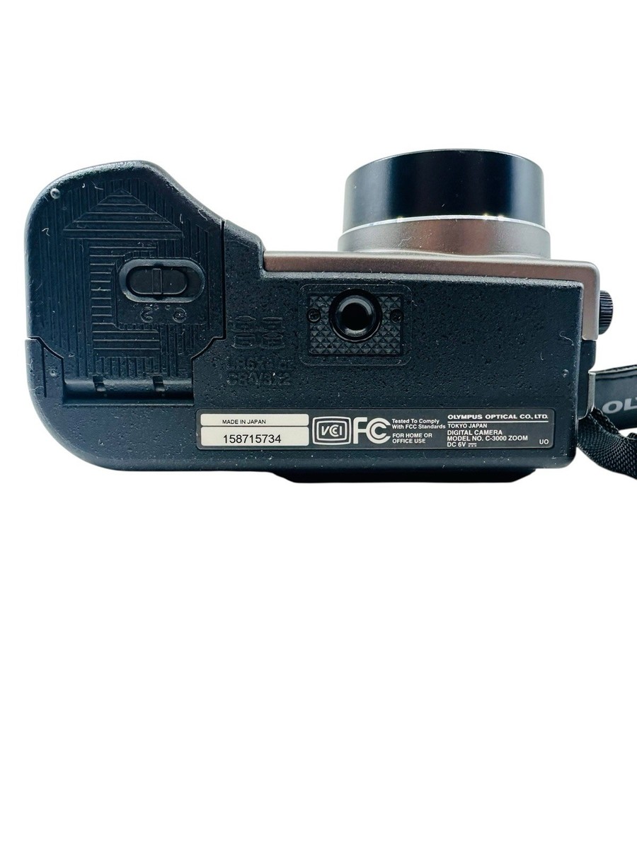 Olympus CAMEDIA C-3000 Zoom 3.3MP Digital Camera (No Power) Parts