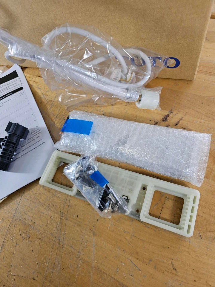 TOTO T1SW2491#01 Washlet Elongated Bidet Toilet Seat w/ Remote Control - Image 2 of 4