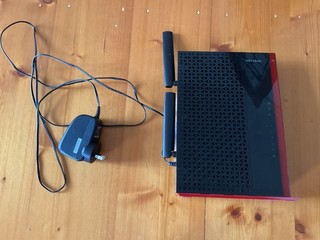 Netgear AC1200 Wifi Range Extender. 2.4 ghz 5ghz