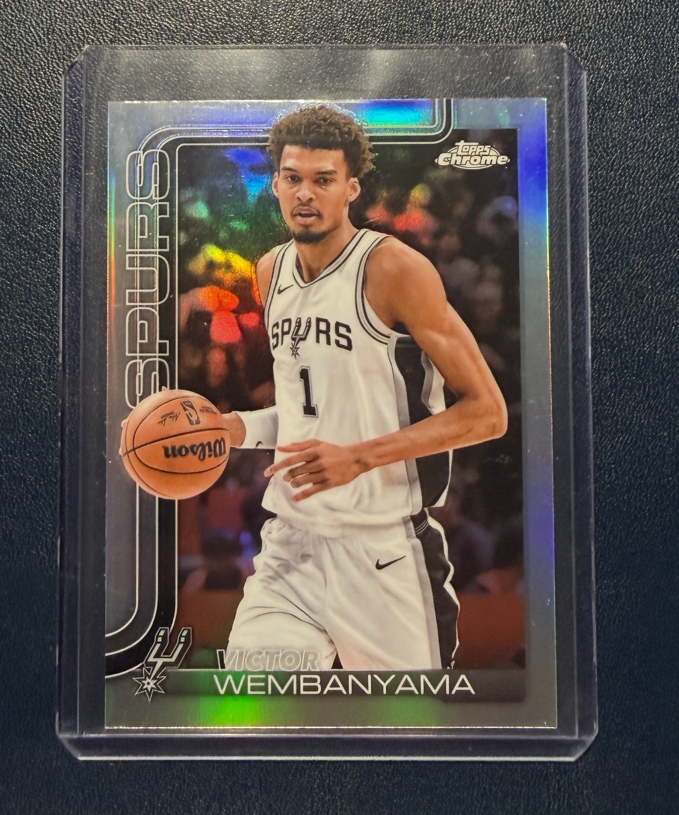 2025-26 Topps Chrome Victor Wembanyama Base Refractor #221