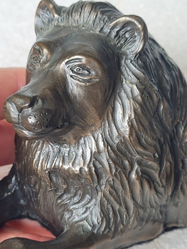 M. Dutton Lion Sculpture - Bronze Effect - Picture 9 of 18