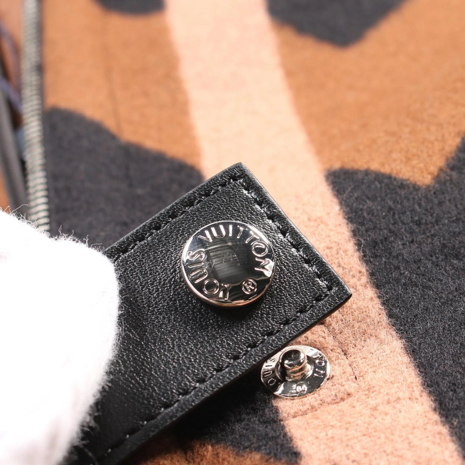 LOUIS VUITTON（LV） Cappotto poncho LOUIS VUITTON FIC041TTT lana marrone nero rosa usato donnaa ta