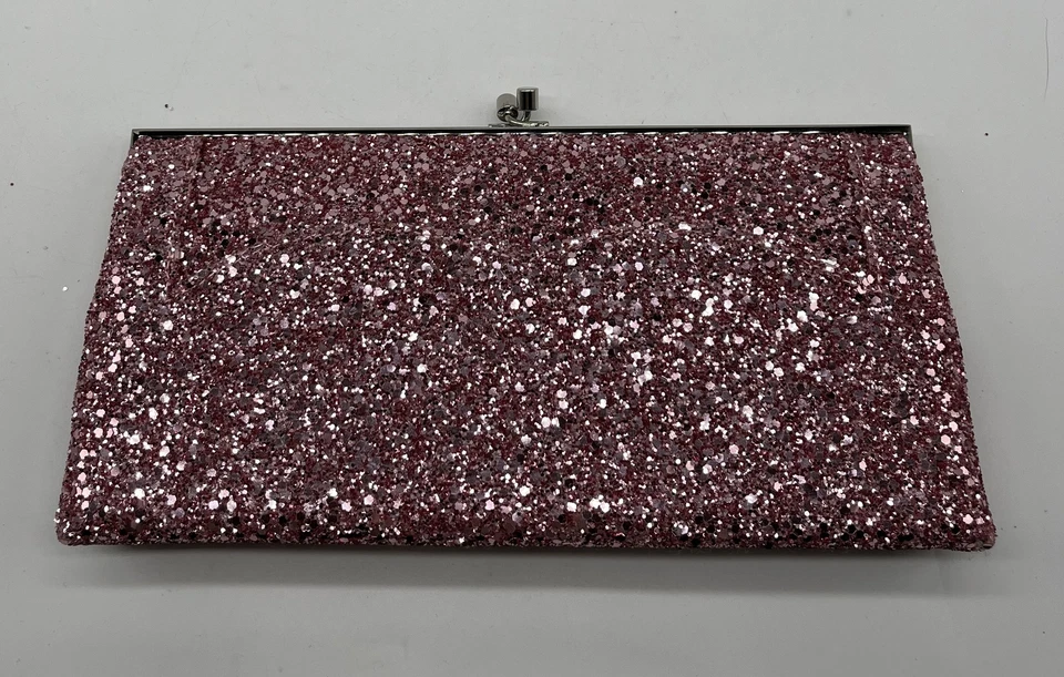 Bolso sin asas Victoria Beckham rosa brillo pochette corte corazón Foto 3 de 4