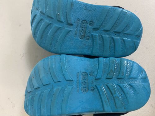 Crocs - Shark Clogs w/3D Fin - Unique & Hard to Find Sz C8-9 - Picture 3 of 3