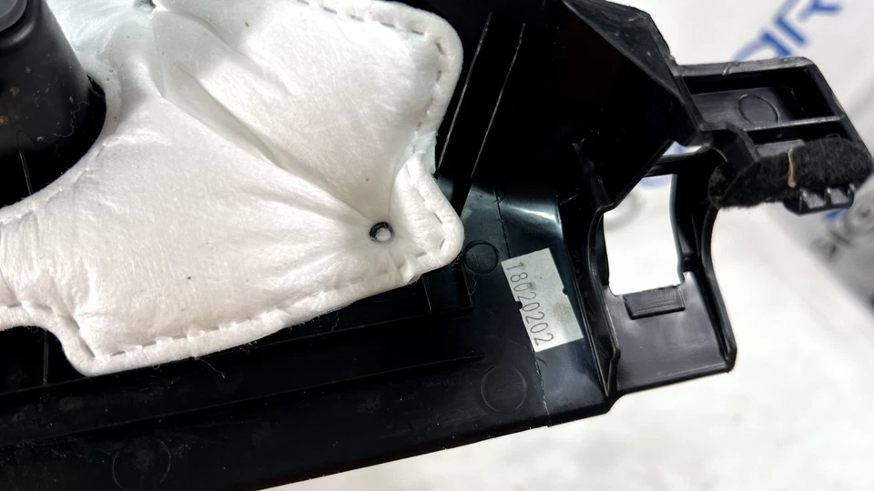 OEM 2014-2019 KIA SOUL BASE DELANTERO IZQUIERDO LADO DEL CONDUCTOR PANEL DE RETROCESO MOLDURA 85825-B2000 Foto 4 de 4