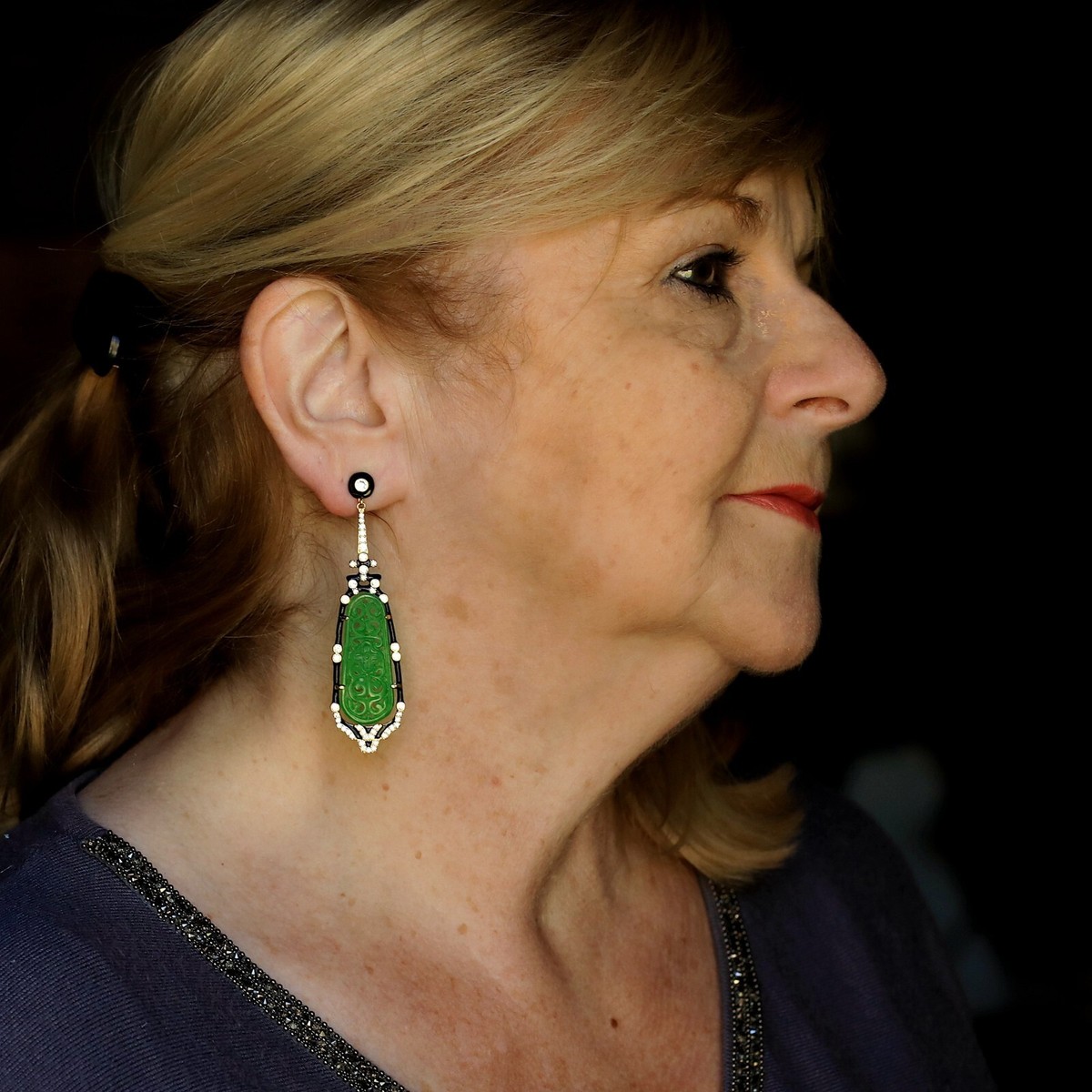 Boucles D'oreilles Pendantes Art Déco - Jade Sculpté Vert, émail Noir, Laiton Argenté, Neuf Sans Emballage