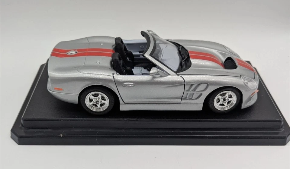 Burago 1/24 - Shelby Series Silver Bijoux Collection Diecast Scale Model Boxed - Image 3 of 4