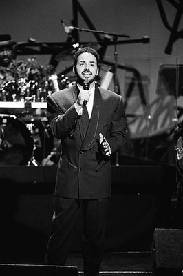 Musical guest James Ingram performs on November 9 1990 TV Old Photo 1