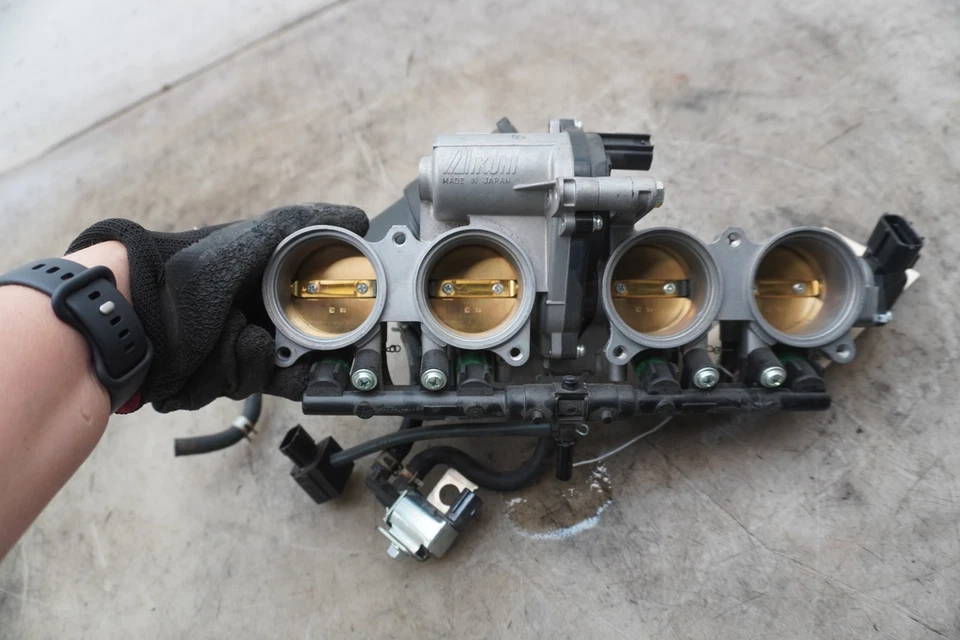 2024 SUZUKI GSXR 1000 CORPOS DO CORPO DO ACELERADOR E-299 - Imagem 3 de 4