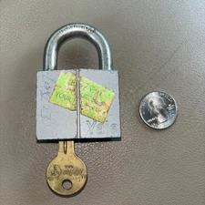 Yale E7N Antique Vintage ( Padlock & Key ) Yale Lock Company . Works Good!