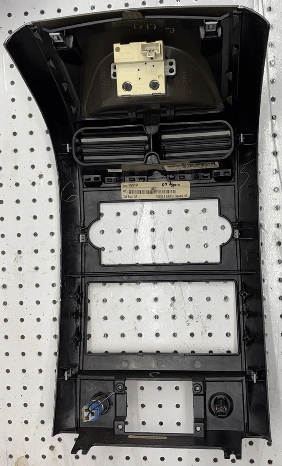 2007-2009 Chrysler Aspen Heat Climate Temperature Control Radio Bezel N0402 DG - Image 4 of 4