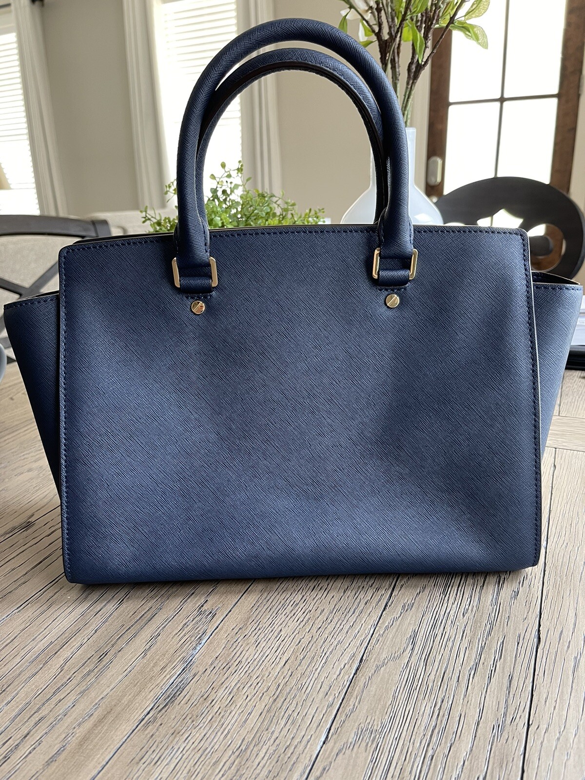 Michael Kors Navy Saffiano Leather Lg Selma with Shoulder Strap *GREAT CONDITION image 2