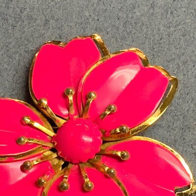 Vintage Flower Brooch Pin 3 In Neon Pink Enamel Gold Retro 