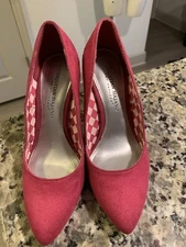 Christian Siriano for Payless Pink Faux Suede Pointed Toe Heels Size 6 Womens.