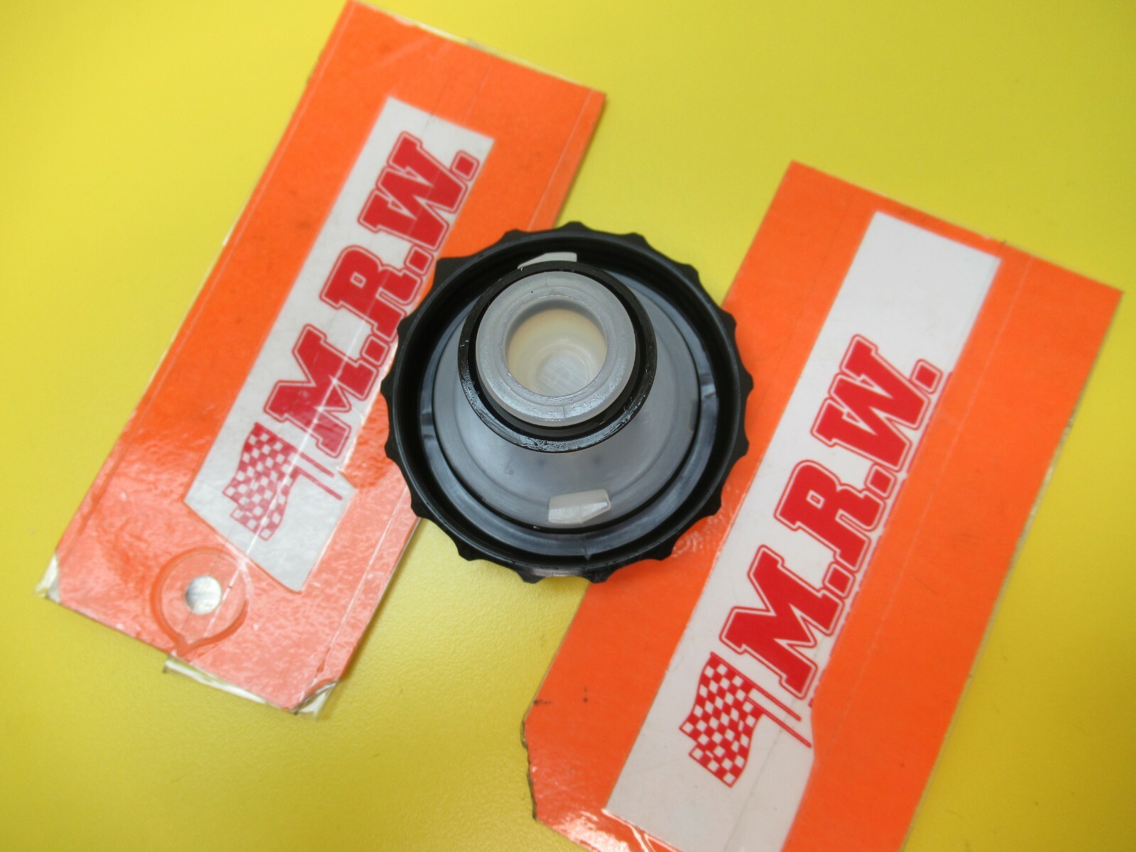 BRAKE CAP SEAL FLUID MASTER CYLINDER RESERVOIR BOTTLE TANK oem LEXUS