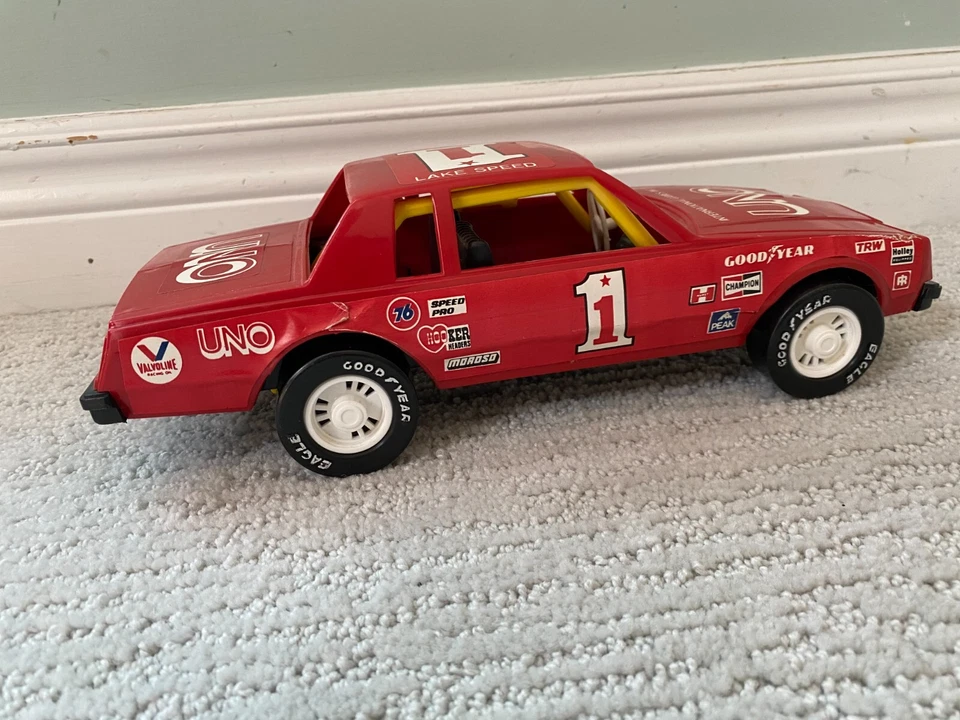 UNO Buick Regal Plastic NASCAR Stock Car #1 Buddy Baker Lake Speed Gay Toys Inc - Imagem 2 de 4