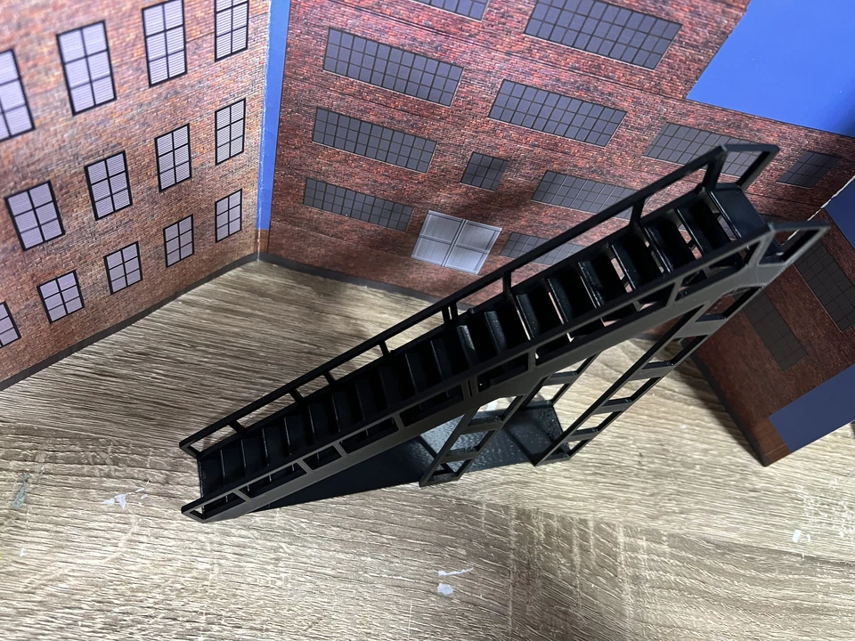 O Scale Large Stairs and Landing with Railings - 20 Steps 6.5 inches tall - Image 3 of 4