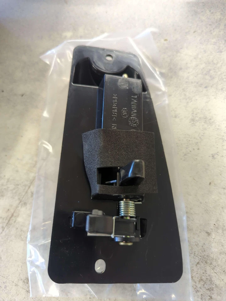 RH REAR Door Handle CHEVY SILVERADO 1500 Right 99 00 01 02 03 04 05 06 07 - Image 2 of 2