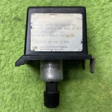 United Electric J54 TYPE Pressure Switch MODEL 13651  10-100 PSI 20A 480V