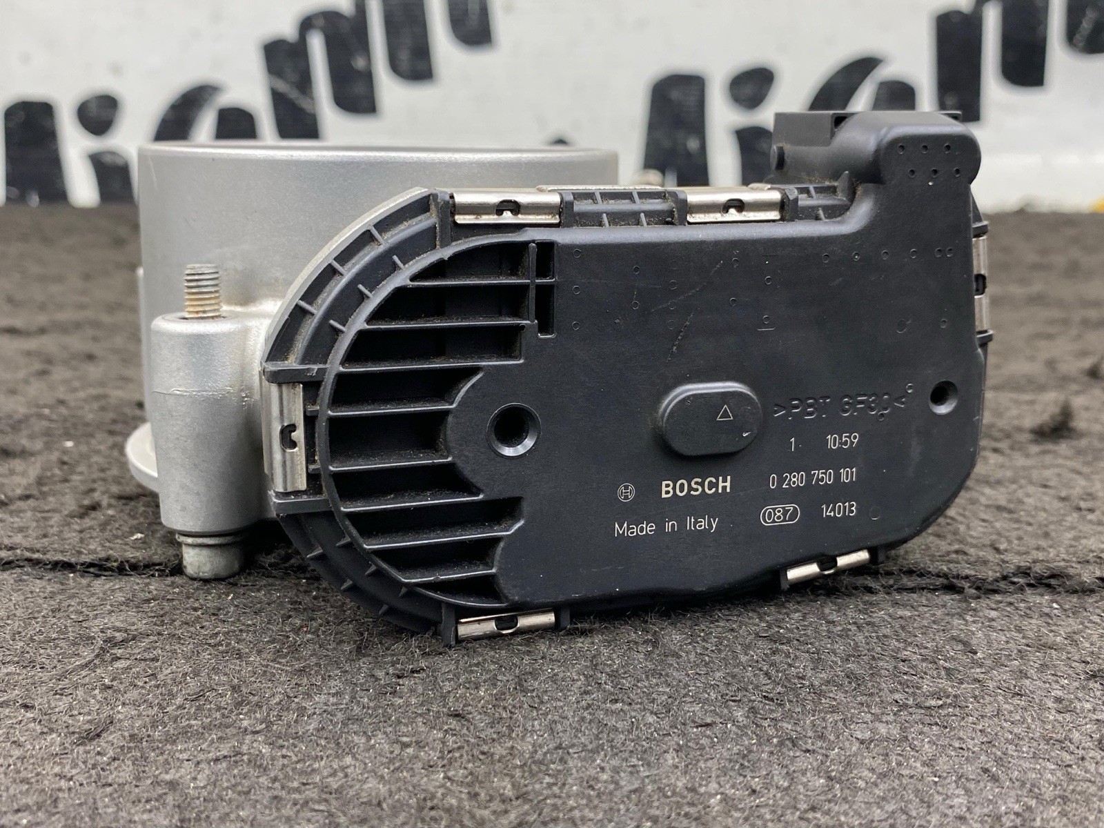 08-15 Maserati GranTurismo Throttle Body OEM