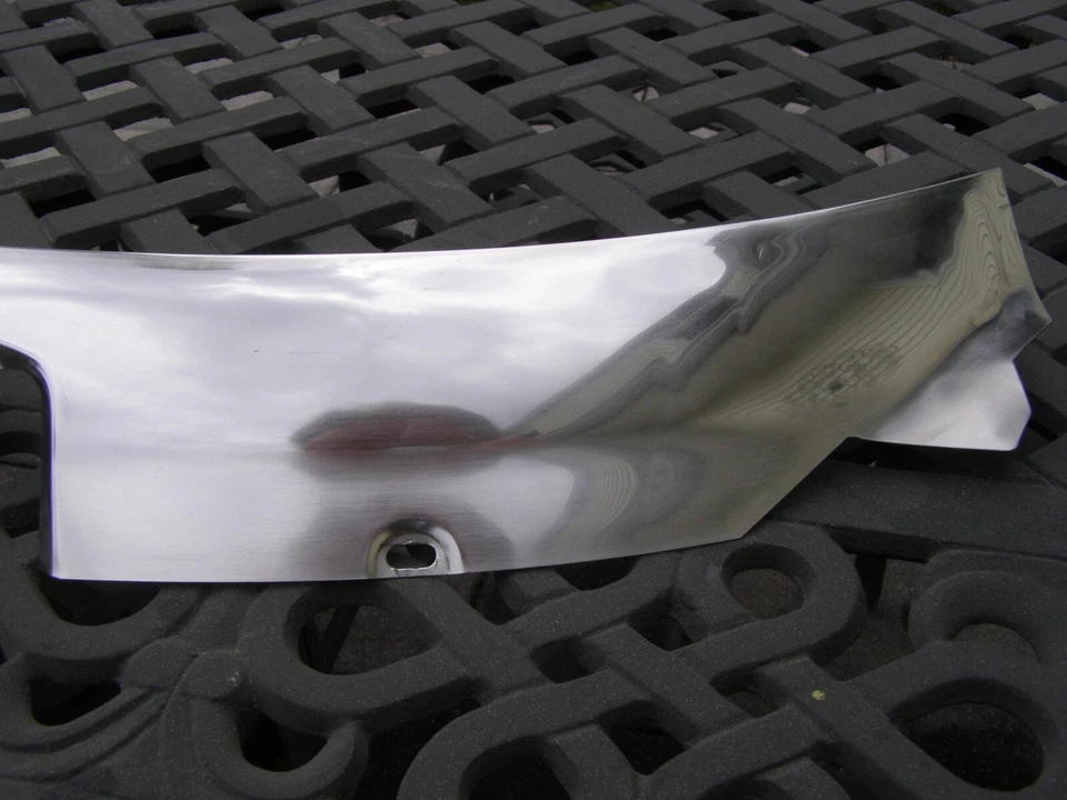1968 - 1972. GM A body. Chevelle, 442, GTO, Buick GS lower windshield cowl trim Foto 3 de 4