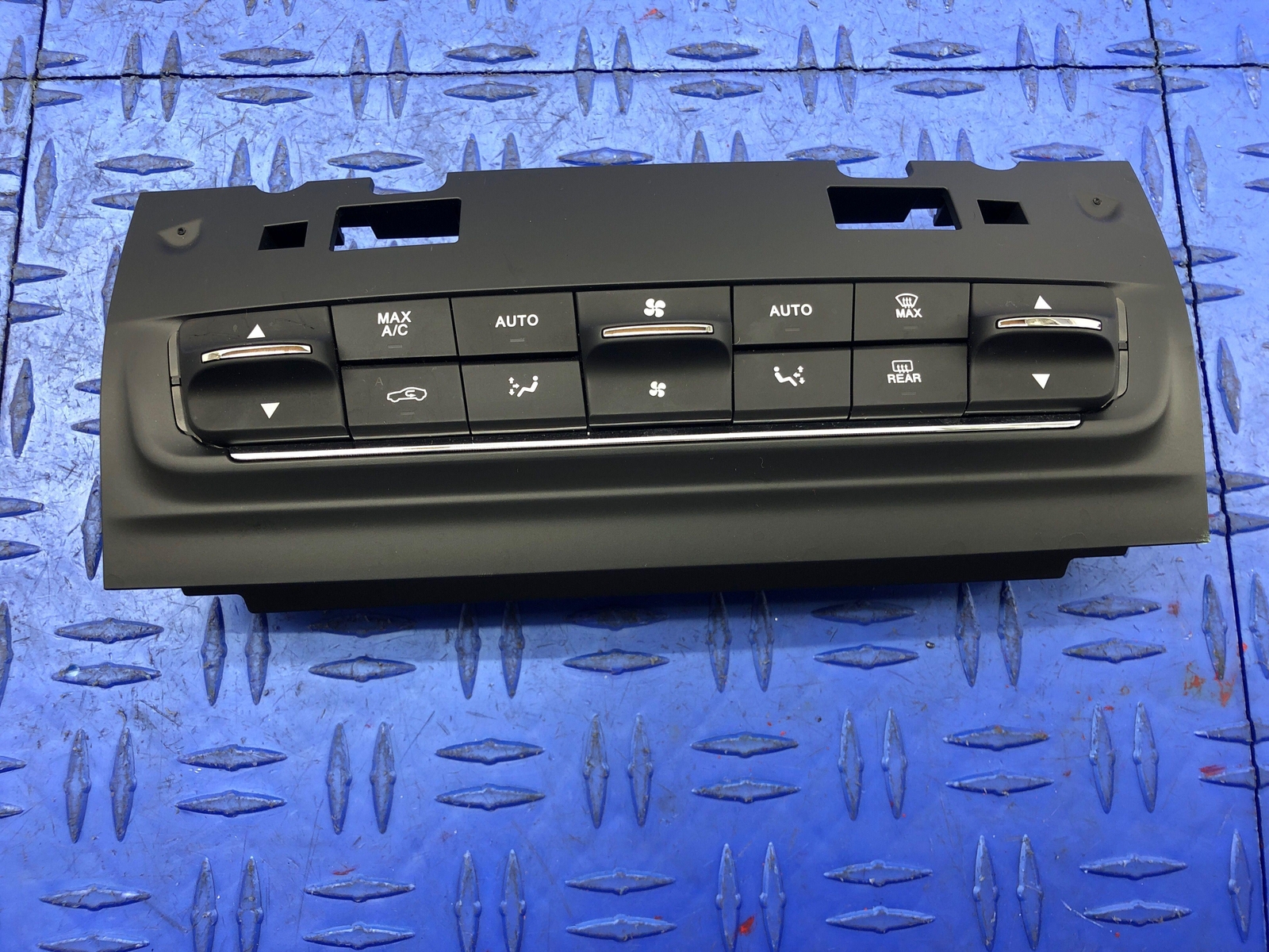 2017-2020 MASERATI GHIBLI TEMPERATURE CLIMATE CONTROL SWITCH PANEL 670126323 OEM