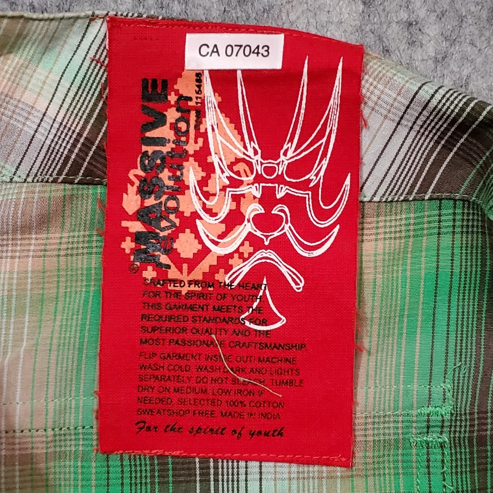 Men's "Massive Revolution" Shorts Size 34 Plaid Black Green White Casual - EUC - Image 2 of 4