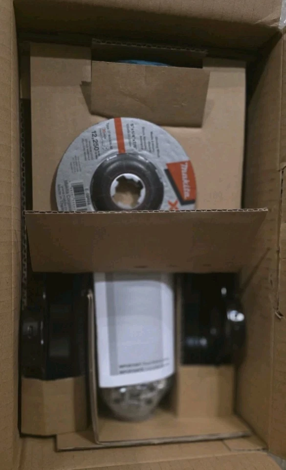 "Amoladora angular inalámbrica Makita XAG26Z 18V LXT 4-1/2""/5"" - negra/azul" Foto 3 de 4