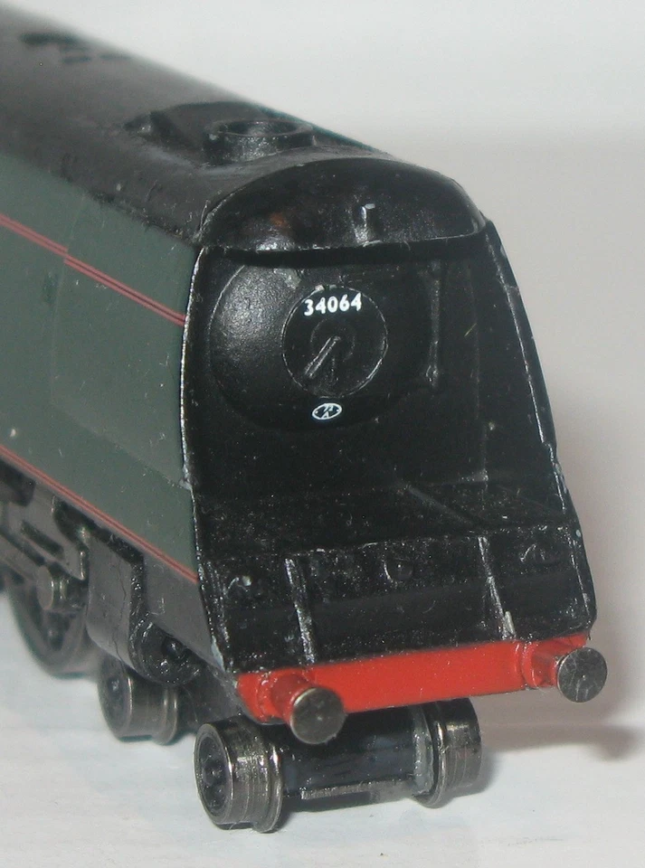 Graham Farish N 372-276 BR Green Battle of Britain Class 34064 Fighter Command - Image 4 of 4