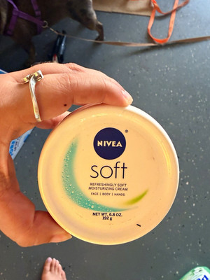 NIVEA Soft Moisturizing Cream w/ Jojoba Oil & Vitamin E Face Body Hands 6.8 oz
