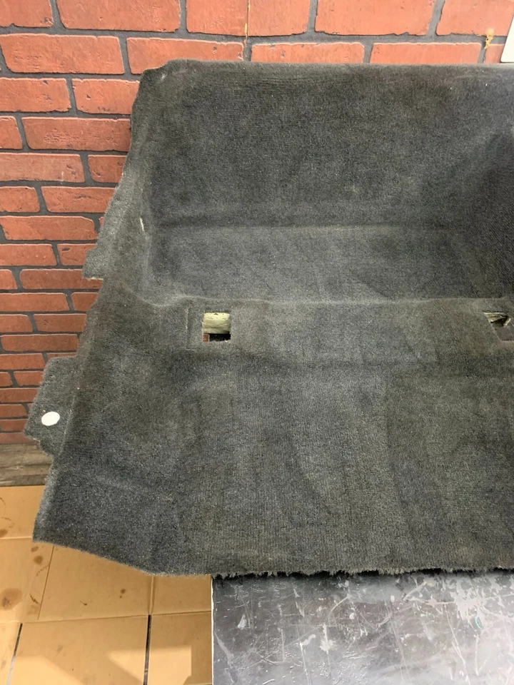 Tapete de assoalho interior traseiro Dodge Challenger SRT 2012-2014 preto fabricante de equipamento original 1QR29XDVAC - Imagem 2 de 4