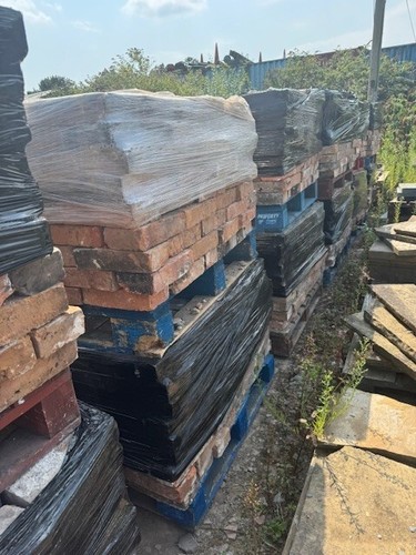 Reclaimed East Midlands 2+1/4 inch Hand Made Bricks - Picture 6 of 6